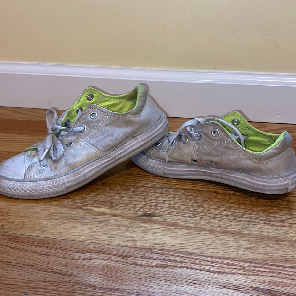 Kids Size 1 1/2 Low Top White Converse